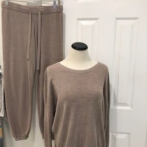 Barefoot Dreams 2-Piece Lounge Outfit